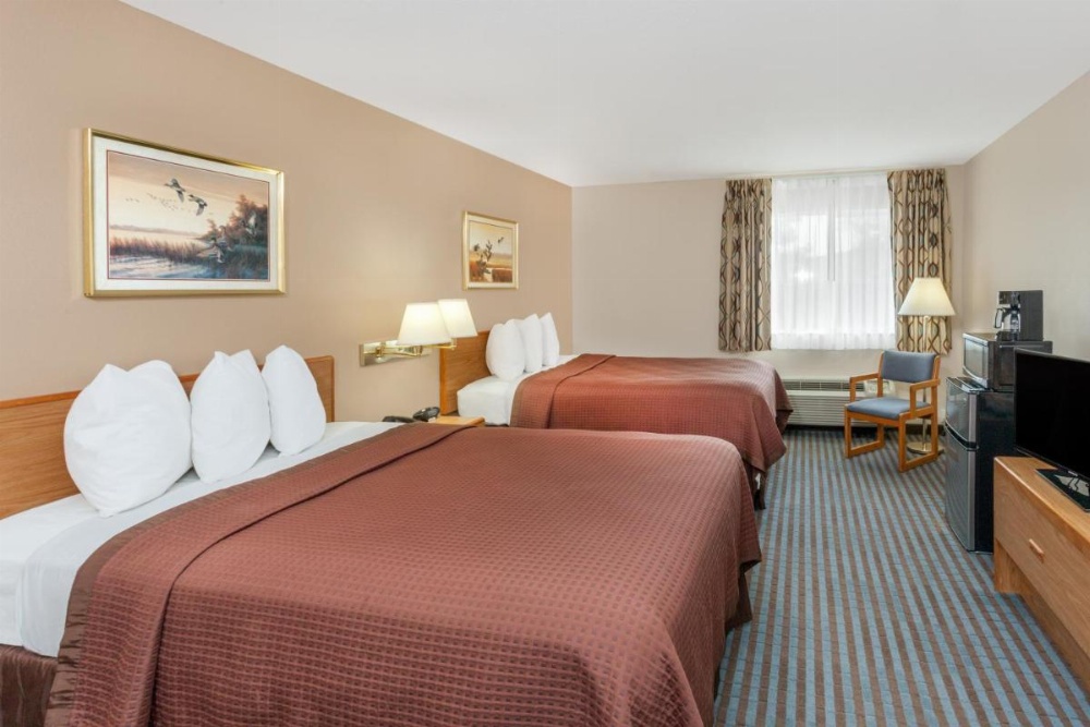 Queen Room with Two Queen Beds - Non-Smoking