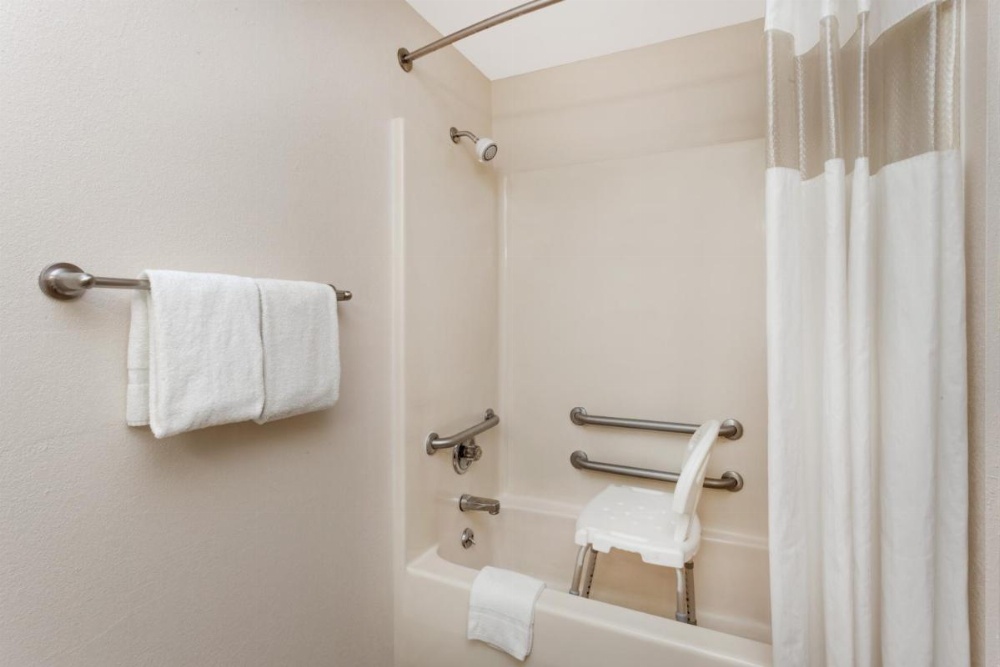 Room image 4