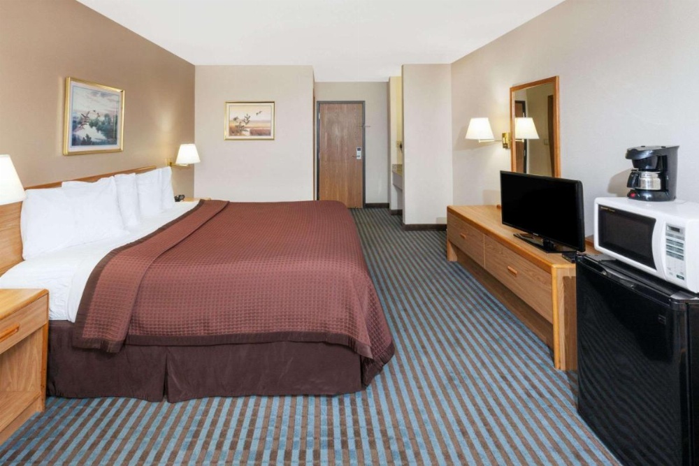 Queen Room with Bath Tub - Mobility Accessible/Non-Smoking