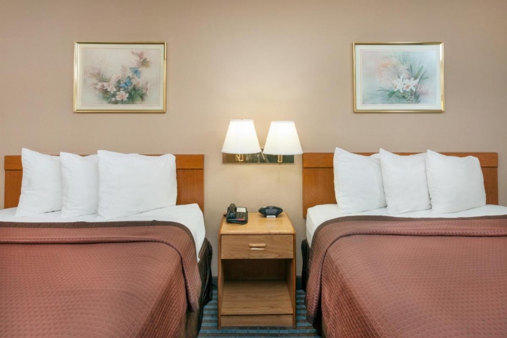 Days Inn by Wyndham Charleston